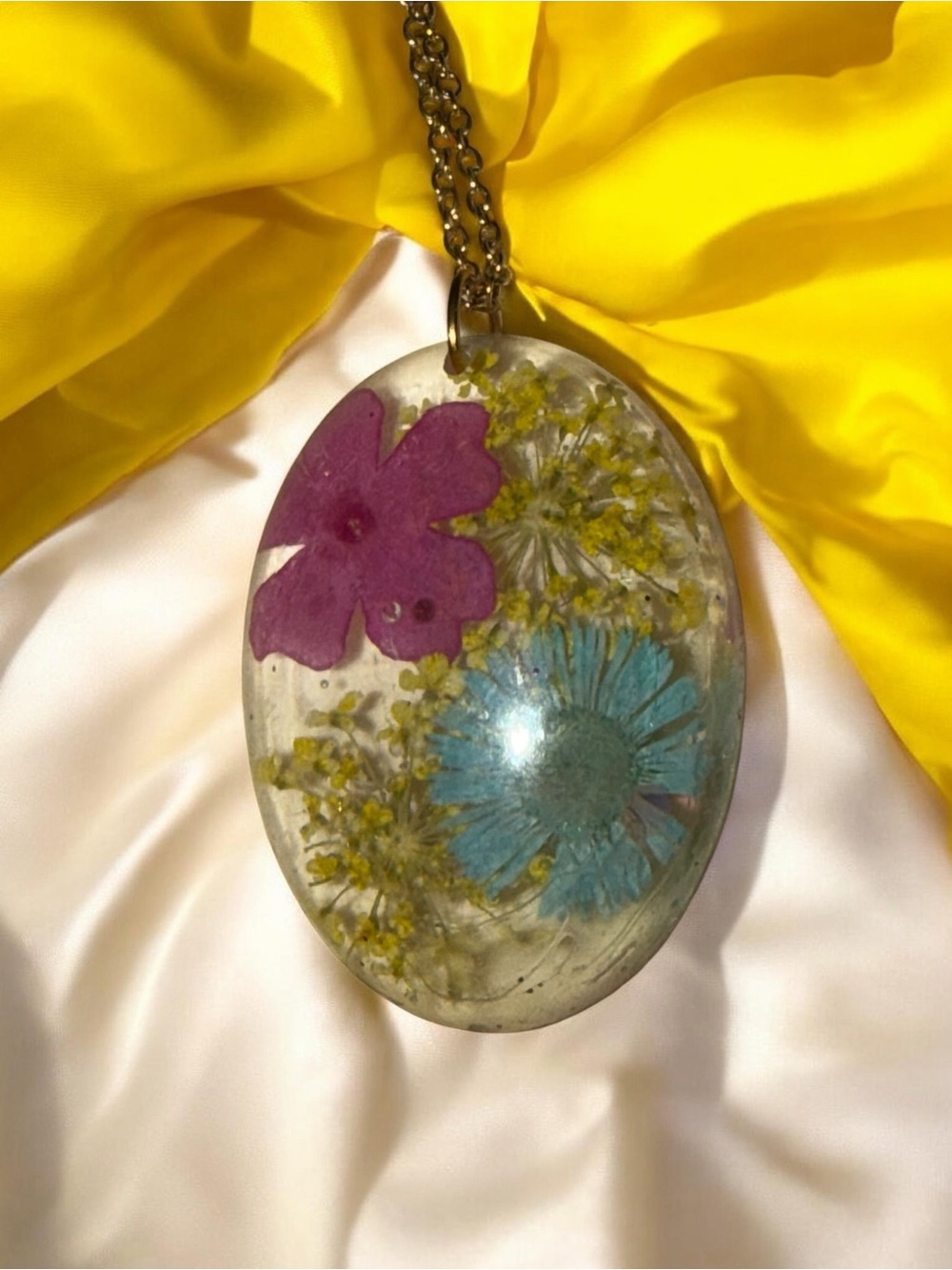 Handmade Pressed Flower Resin Oval Pendant Necklace - Picture 4 of 7
